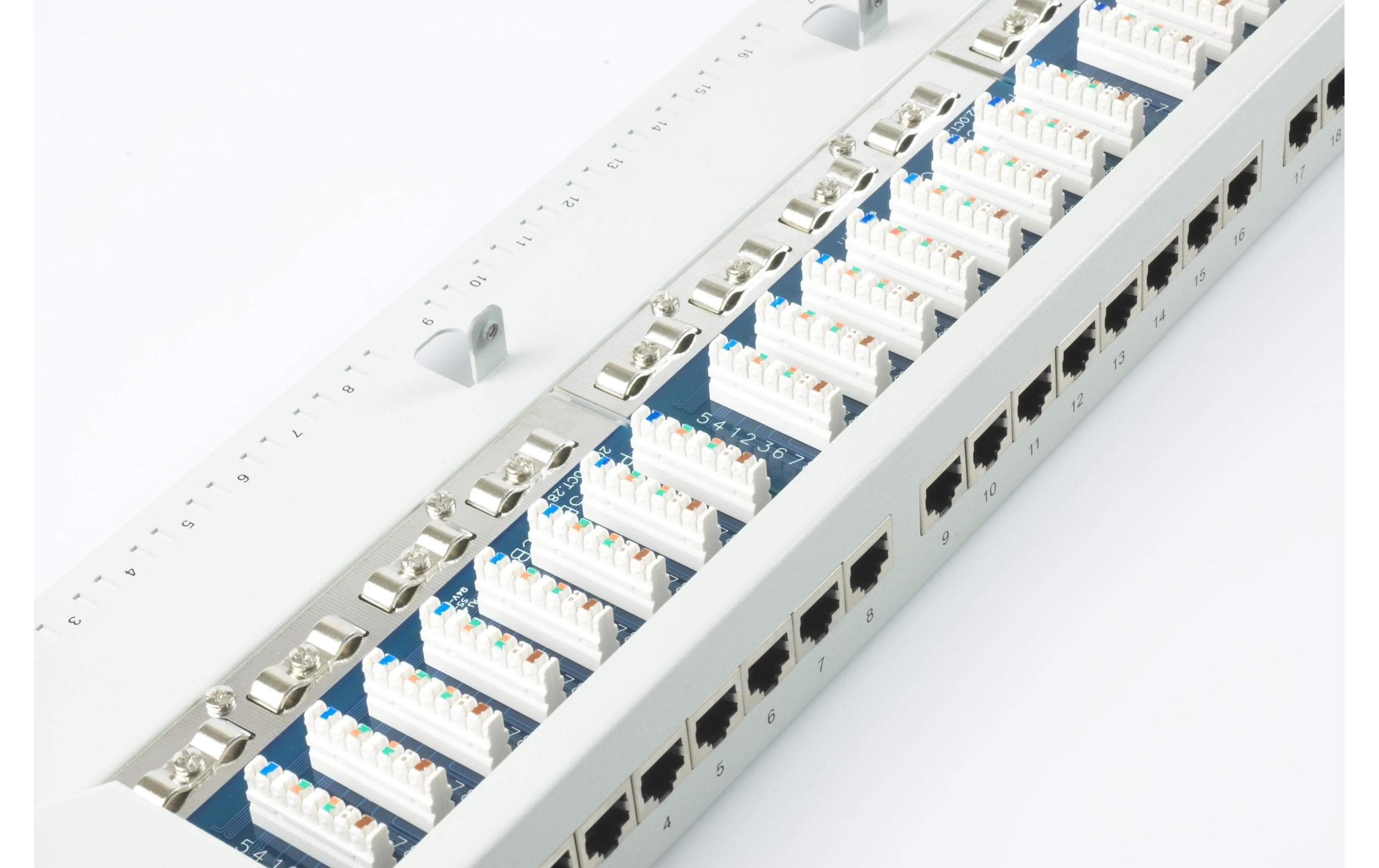 equip 19 Patchpanel: 24 Port, 1HE, grau